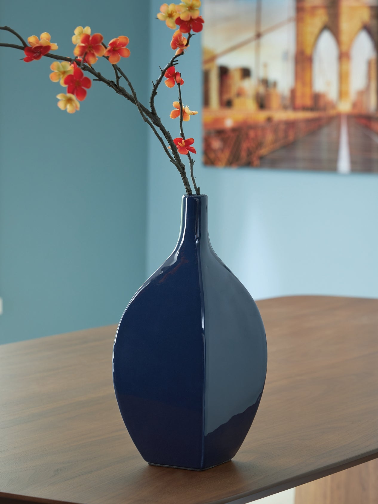 Abtinson Vase