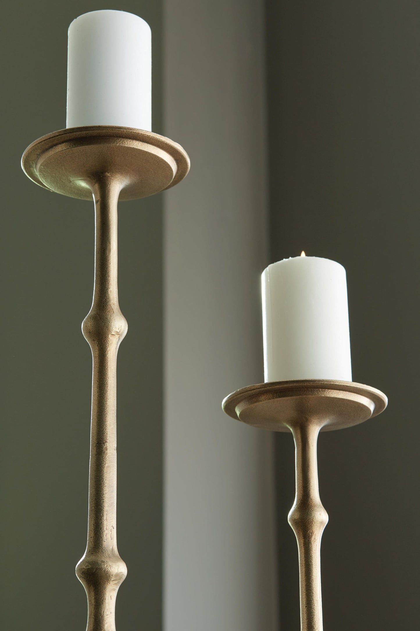 Larwick Candle Holder Set (2/CN)