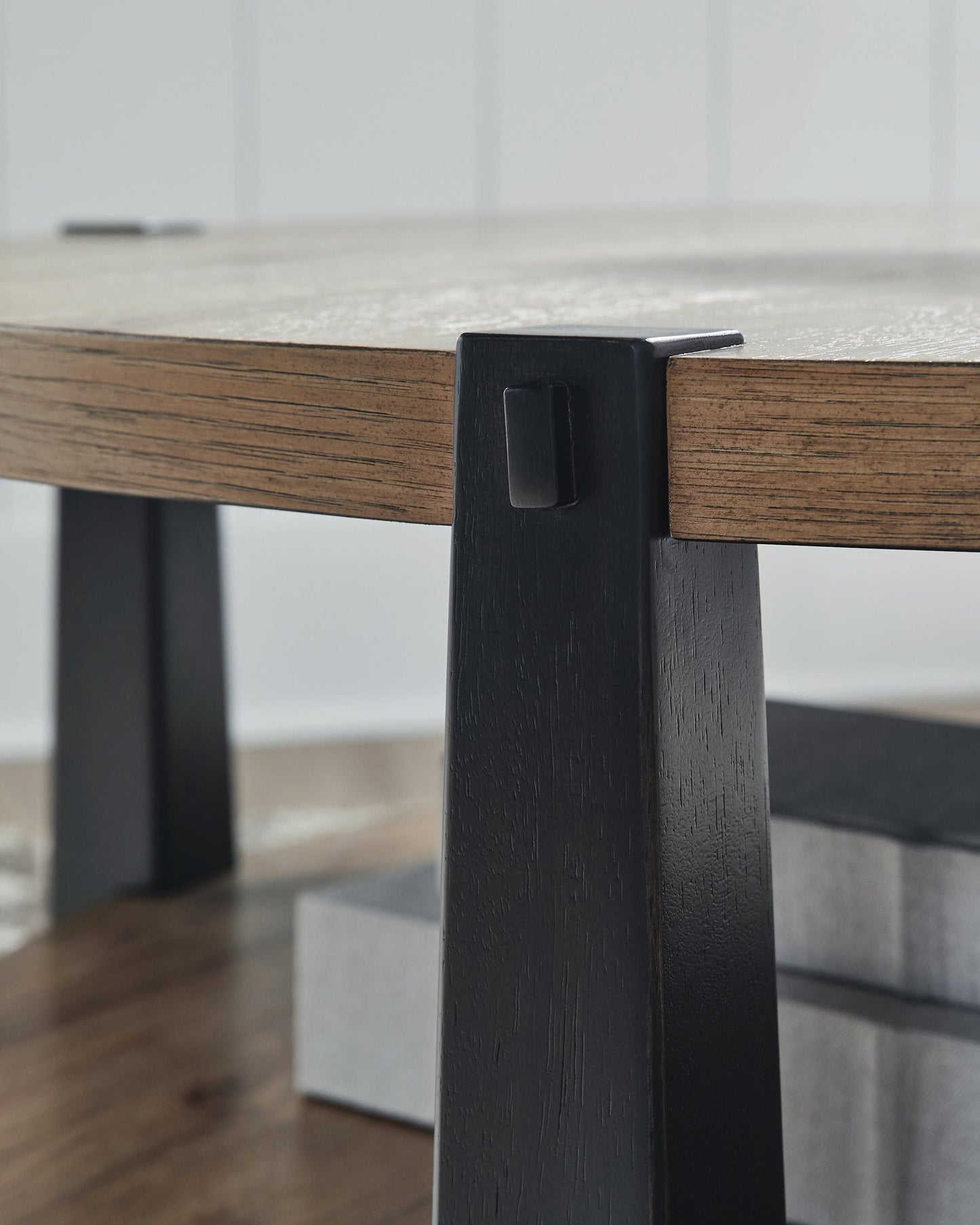 Ridgester Round Cocktail Table