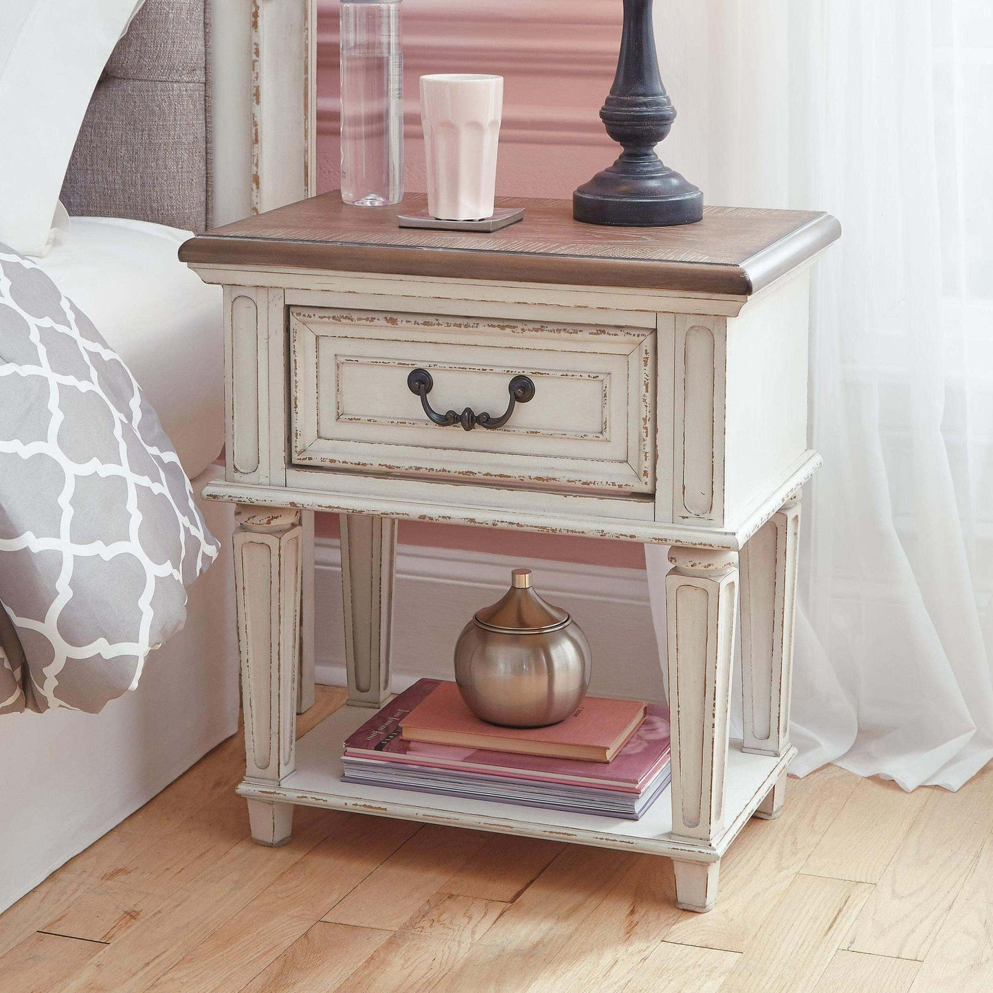 Realyn One Drawer Night Stand