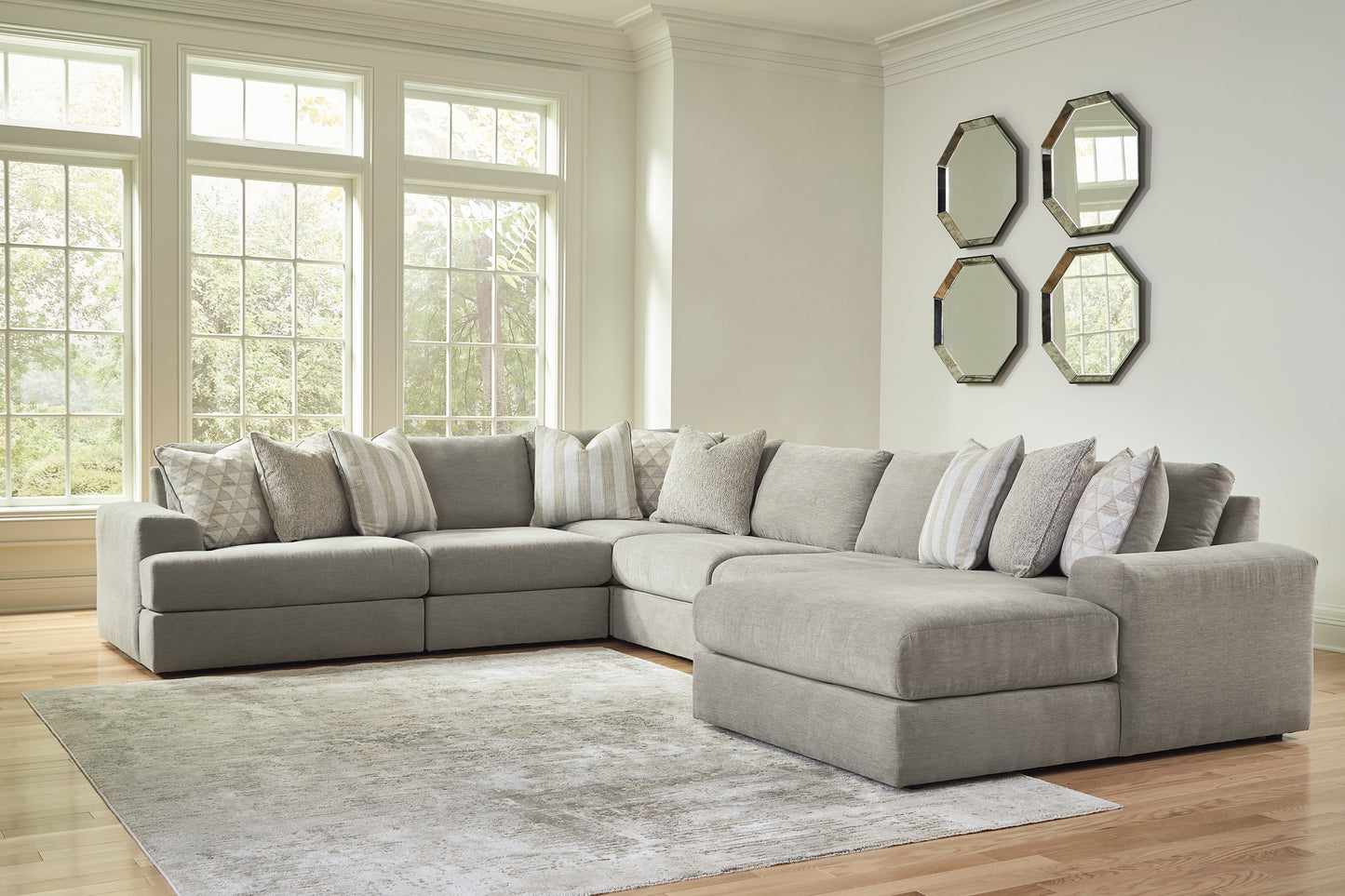 Avaliyah 6-Piece Sectional with Ottoman